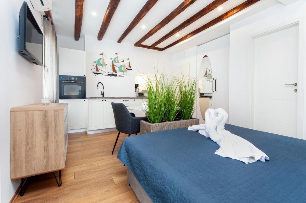 The Yellow House Apartments 로비니 외부 사진