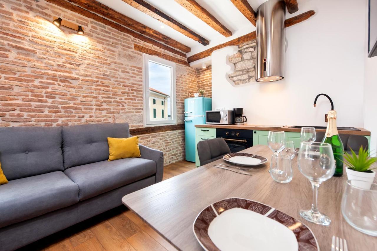 The Yellow House Apartments 로비니 외부 사진