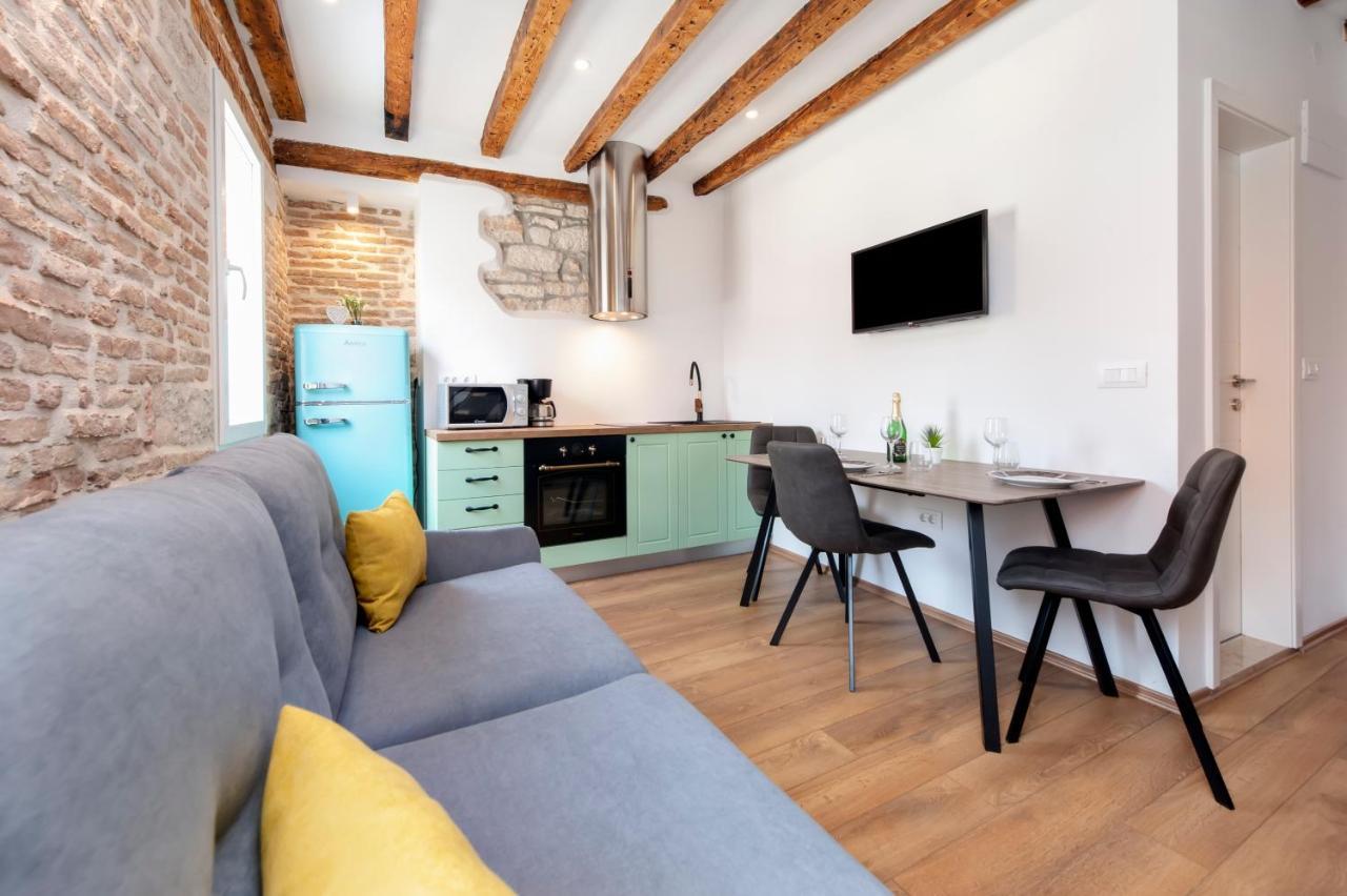 The Yellow House Apartments 로비니 외부 사진