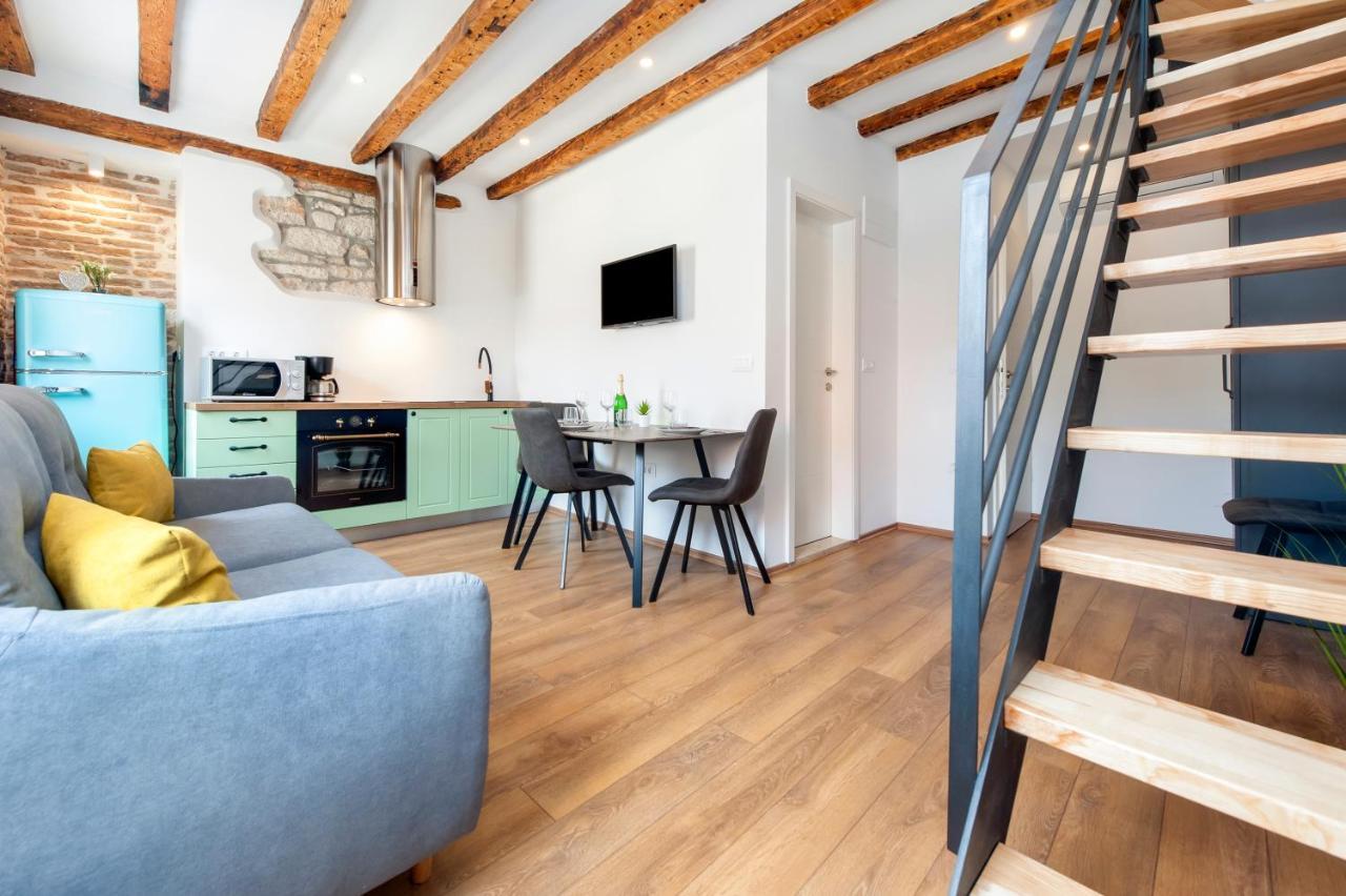 The Yellow House Apartments 로비니 외부 사진