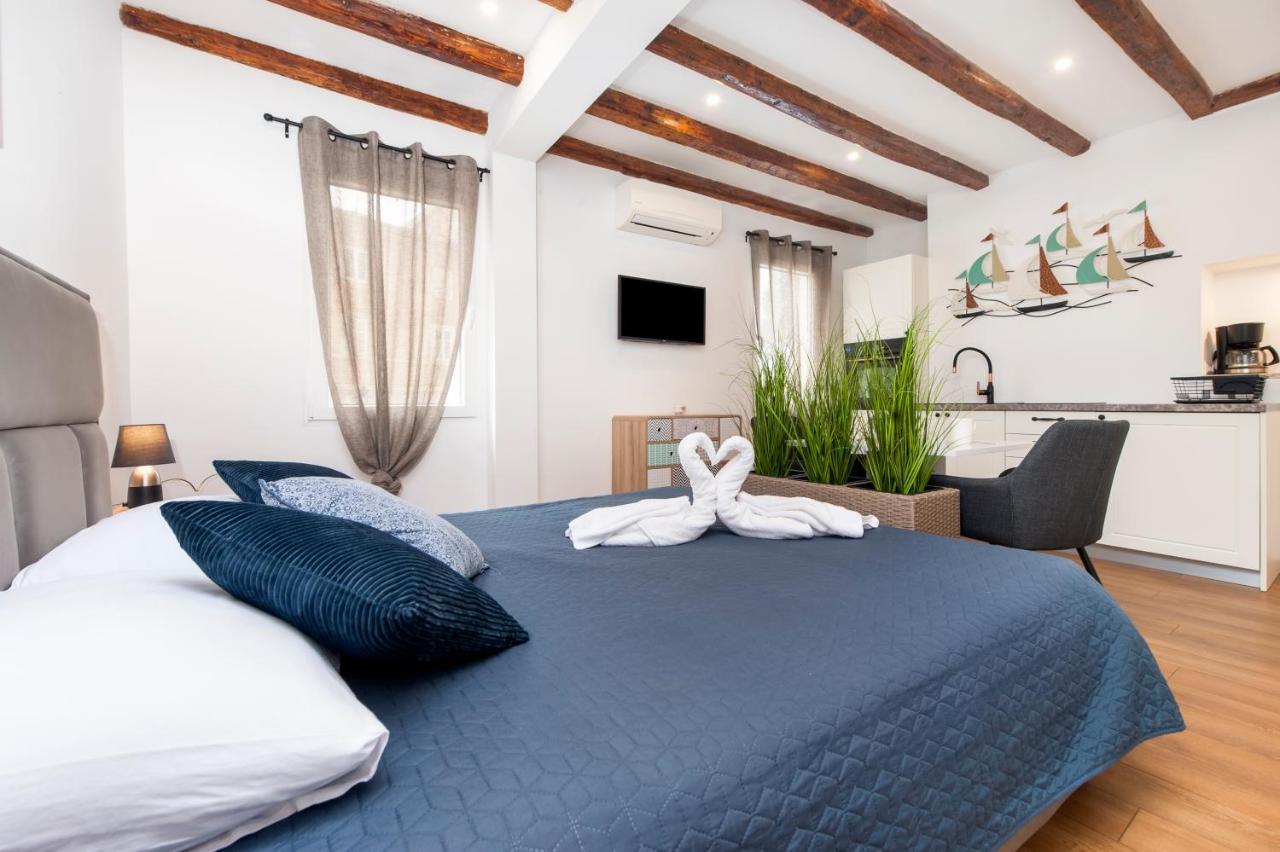 The Yellow House Apartments 로비니 외부 사진