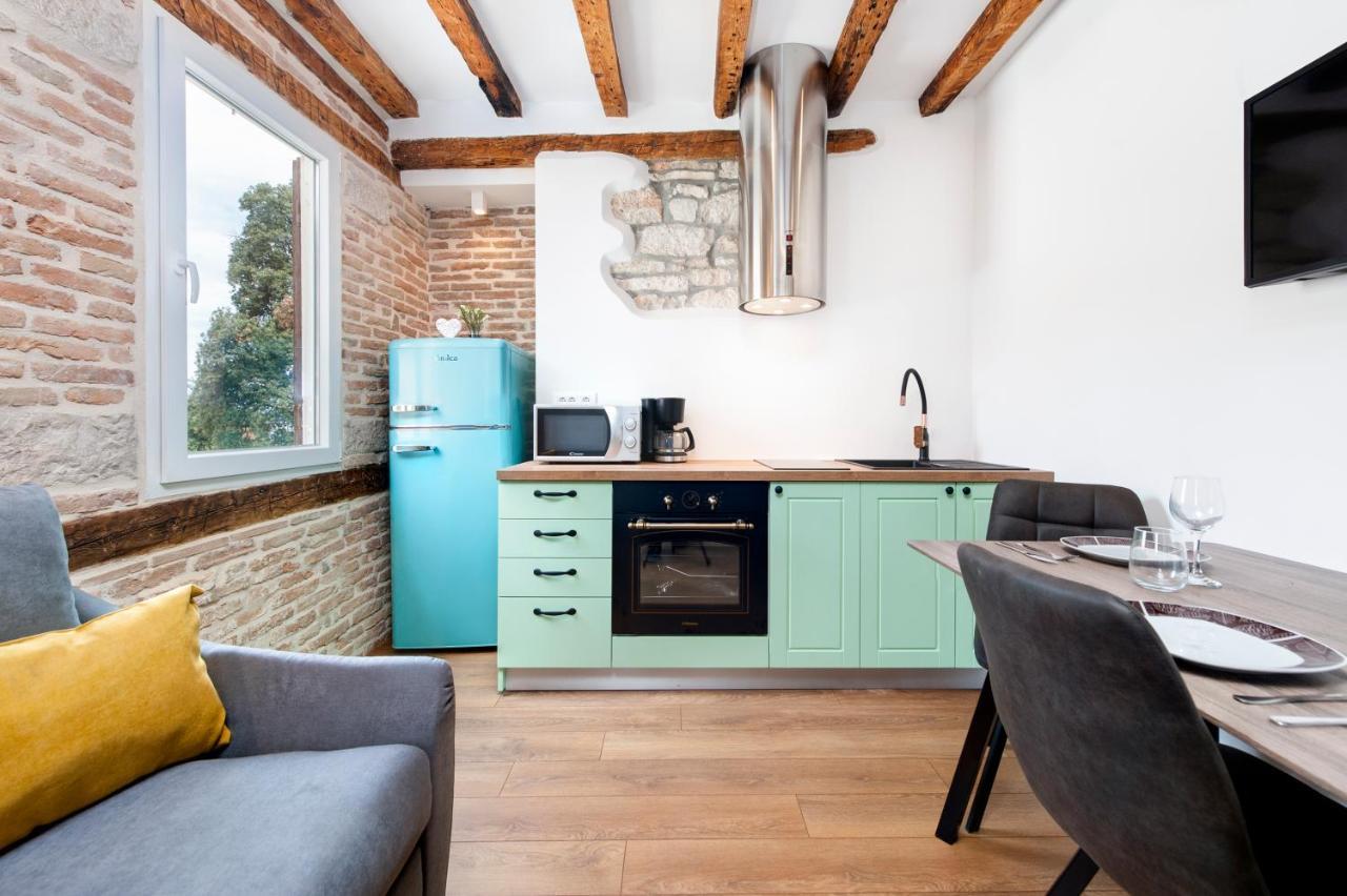 The Yellow House Apartments 로비니 외부 사진